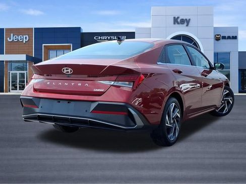 Used 2024 Hyundai Elantra Limited FWD image 5