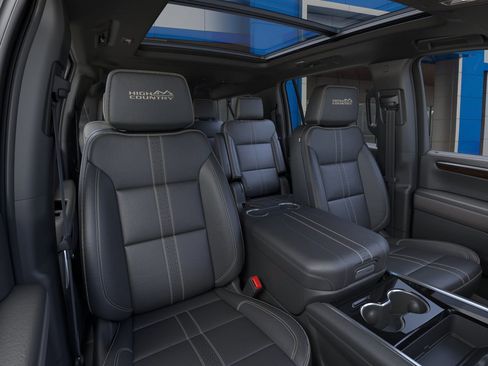 New 2025 Chevrolet Suburban High Country image 40