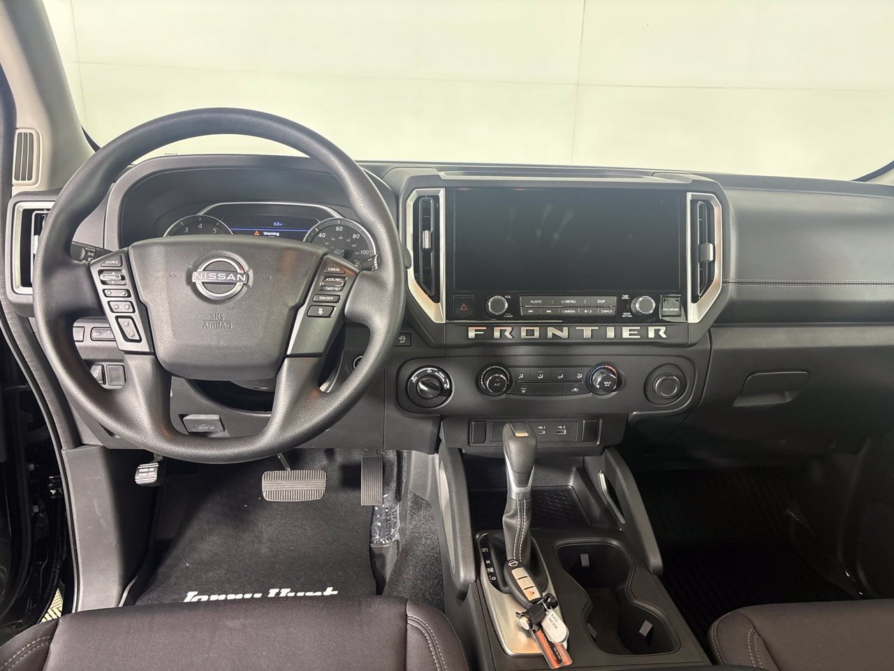Used 2025 Nissan Frontier SV AWD/4WD image 27