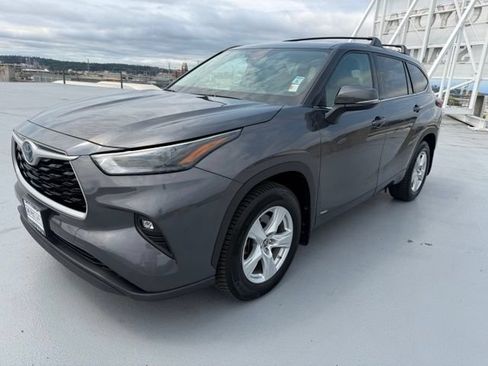 Used 2022 Toyota Highlander LE AWD/4WD image 7
