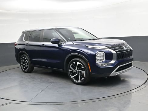 Used 2022 Mitsubishi Outlander SE AWD/4WD image 2