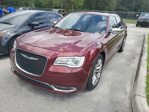 Used 2020 Chrysler 300 Limited RWD image 3