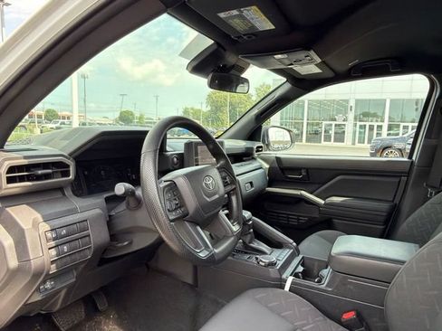 Used 2024 Toyota Tacoma SR AWD/4WD image 17