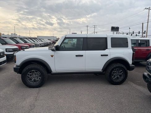 New 2025 Ford Bronco Badlands image 3