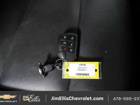 Certified 2024 Chevrolet Suburban LT RWD image 26