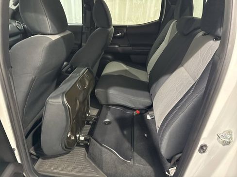 Used 2021 Toyota Tacoma TRD Sport image 12