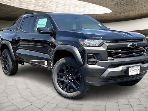 New 2025 Chevrolet Colorado Trail Boss w/ Midnight Edition image 2