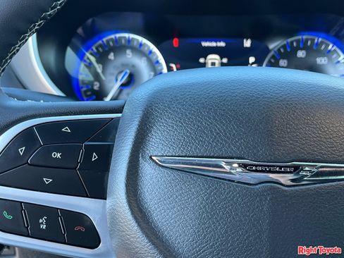 Used 2025 Chrysler Pacifica Select FWD image 22