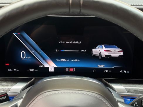 Used 2024 BMW i7 xDrive60 w/ Premium Package AWD/4WD image 20