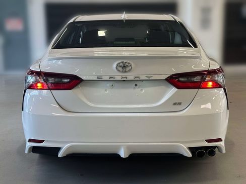 Used 2022 Toyota Camry SE FWD image 5