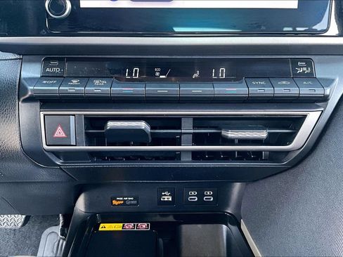 Used 2025 Toyota Camry LE FWD image 31