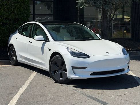 Used 2021 Tesla Model 3 Standard Range Plus image 7