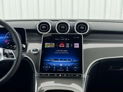 Used 2025 Mercedes-Benz GLC 300 image 4