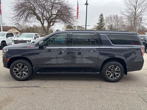 Used 2023 Chevrolet Suburban Z71 w/ Luxury Package image 8