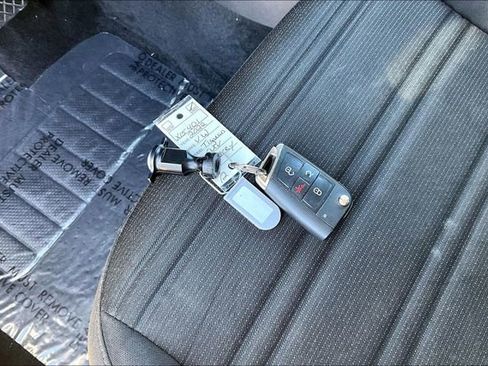 Used 2022 Volkswagen Tiguan S image 10