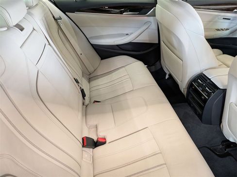 Used 2017 BMW 540i xDrive image 35
