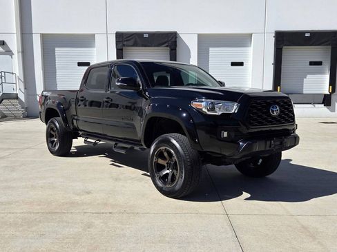Used 2019 Toyota Tacoma TRD Off-Road w/ Technology Package AWD/4WD image 3