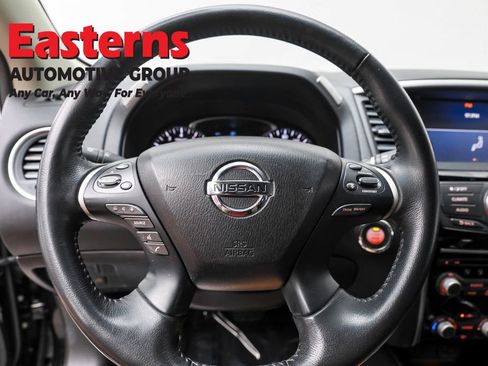 Used 2019 Nissan Pathfinder SV image 10