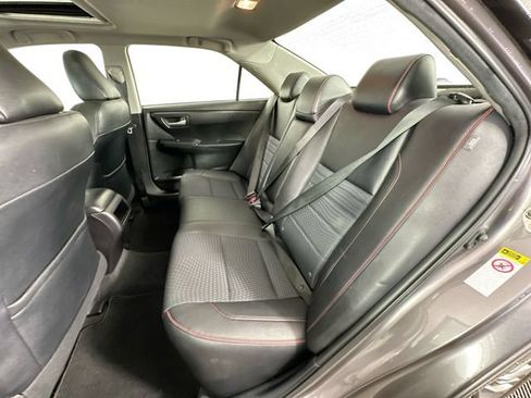 Used 2015 Toyota Camry SE w/ Moonroof Package FWD image 24