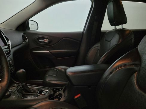 Used 2019 Jeep Cherokee Limited w/ Luxury Group image 17