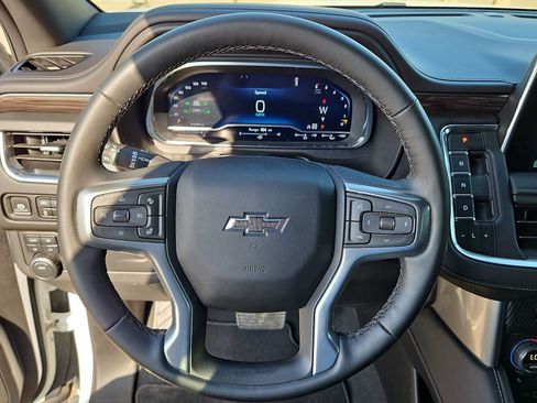 Used 2024 Chevrolet Tahoe Z71 w/ Luxury Package AWD/4WD image 19