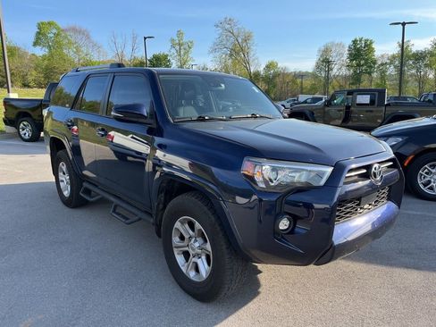 Used 2022 Toyota 4Runner SR5 Premium w/ Moonroof Package image 2