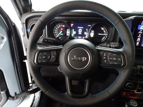 Certified 2025 Jeep Wrangler Unlimited Rubicon 4xe image 6