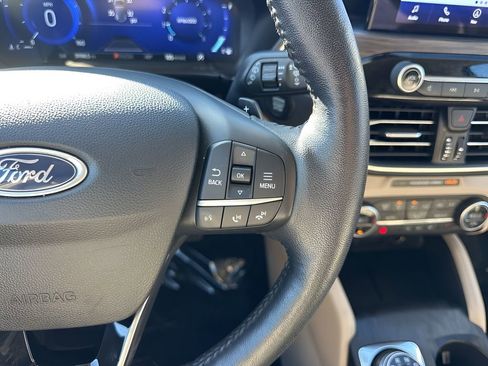 Used 2020 Ford Escape Titanium image 16