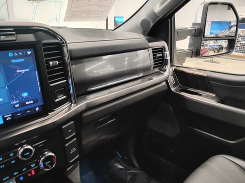 Used 2024 Ford F250 Lariat w/ Chrome Package image 23