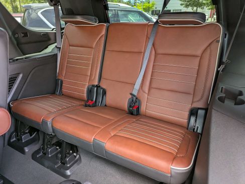 Used 2024 GMC Yukon Denali Ultimate AWD/4WD image 15