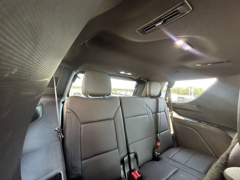 Used 2023 Chevrolet Tahoe Z71 w/ Luxury Package AWD/4WD image 32