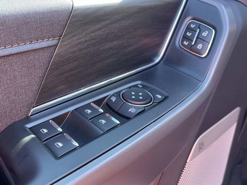 Used 2025 Ford F150 Lariat w/ Equipment Group 501A Mid image 17