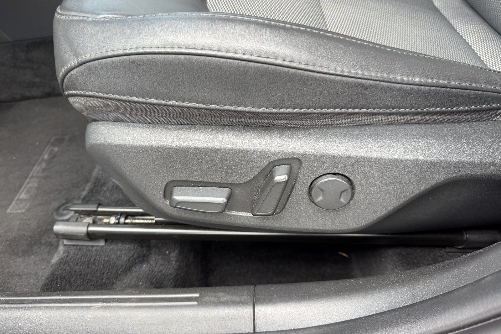 Used 2023 Kia Niro EX FWD image 13