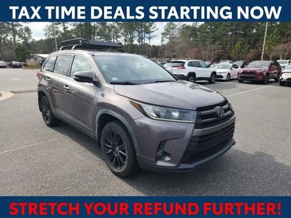 Used 2019 Toyota Highlander SE