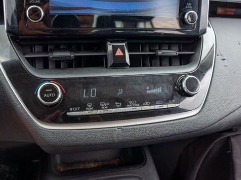 Used 2020 Toyota Corolla LE FWD image 21