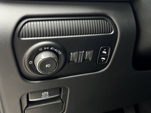 Used 2024 Jeep Grand Wagoneer L Series III AWD/4WD image 23
