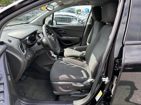 Used 2020 Chevrolet Trax LS w/ Tint and Cruise Package FWD image 11