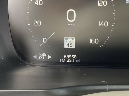 Used 2016 Volvo XC90 T6 Momentum w/ Momentum Plus Package image 33