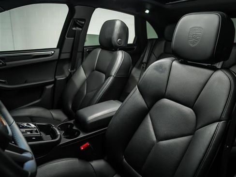 Certified 2026 Porsche Macan AWD/4WD image 5