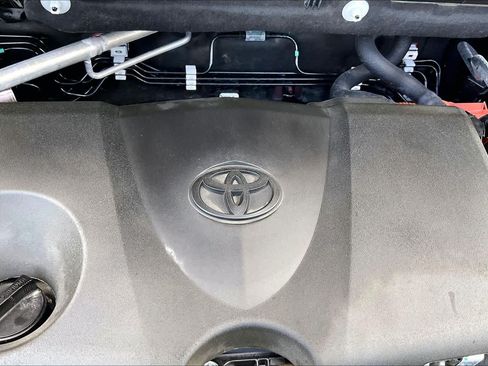 Used 2025 Toyota RAV4 LE AWD/4WD image 34