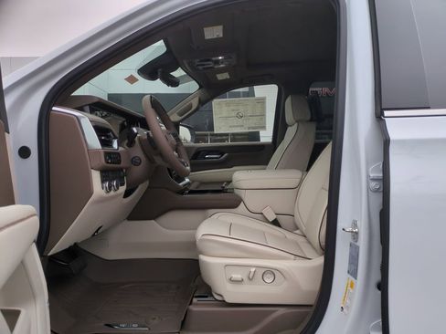 New 2026 GMC Yukon XL Denali w/ Denali Reserve Package AWD/4WD image 12