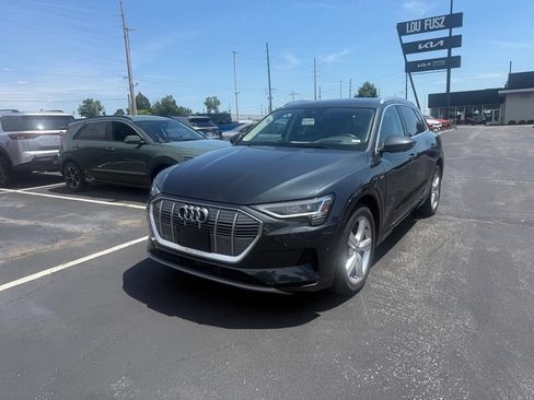 Used 2019 Audi e-tron Prestige w/ Prestige Package AWD/4WD image 6