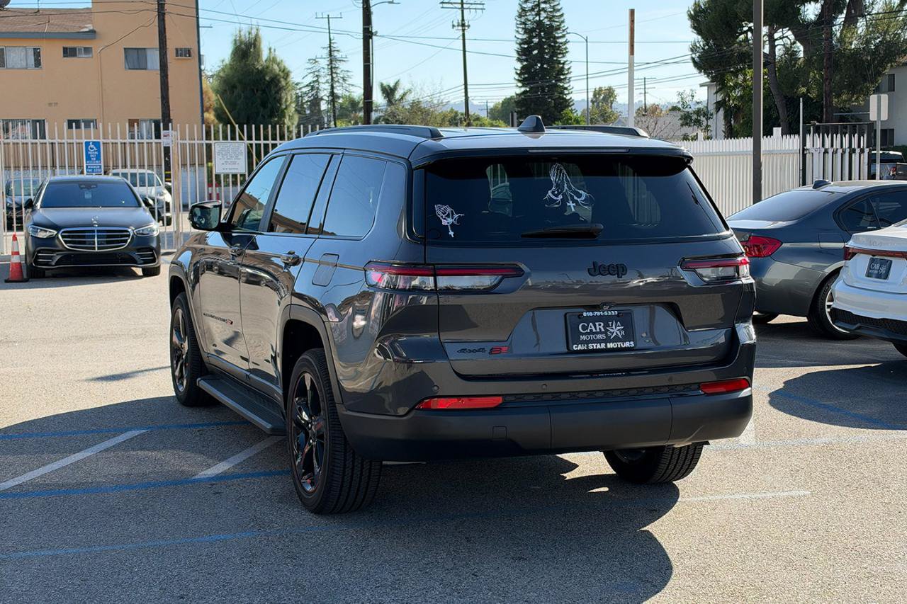 Used 2025 Jeep Grand Cherokee L Altitude AWD/4WD image 8