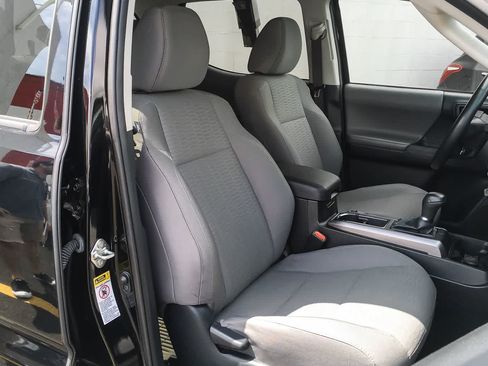 Used 2016 Toyota Tacoma SR5 RWD image 6