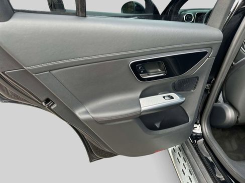 Used 2024 Mercedes-Benz GLC 300 4MATIC image 18