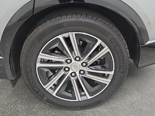 Certified 2024 Cadillac Lyriq Luxury AWD/4WD image 30