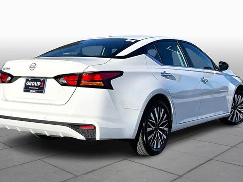 Used 2025 Nissan Altima 2.5 SV image 12