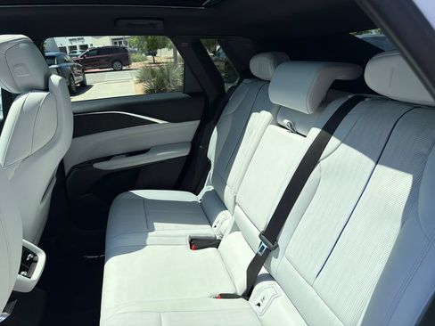 Used 2024 Cadillac Lyriq Luxury AWD/4WD image 34