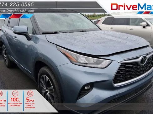 Used 2020 Toyota Highlander XLE AWD/4WD image 1