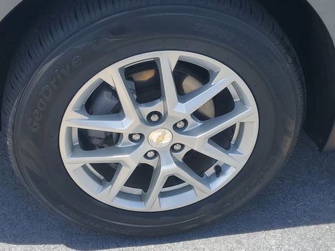 Used 2023 Chevrolet Equinox LS FWD image 4